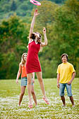 US college students playing frisbee